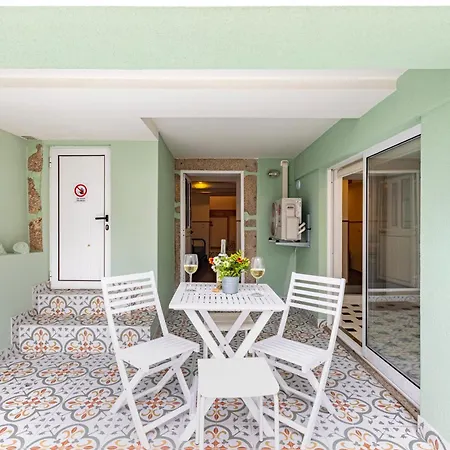 The Concierge - Antero Quental Apartment